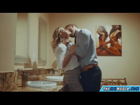 ❤️ Quandu una bionda tettona ti seduce in un bagnu publicu ☑ Video sessu à co.markettass.ru ❌